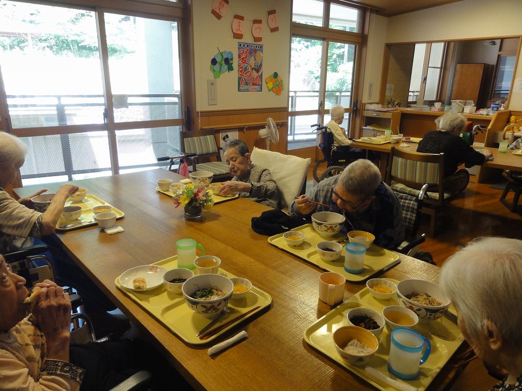 昼食はひんやりメニュー！