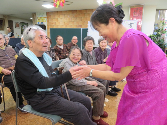 華やかな衣装～ハワイアン