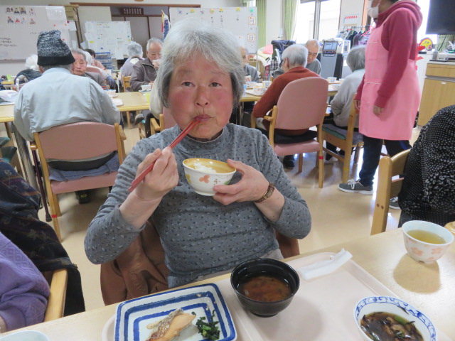 お昼ご飯の光景