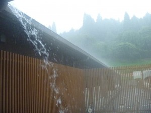 大雨の中でも