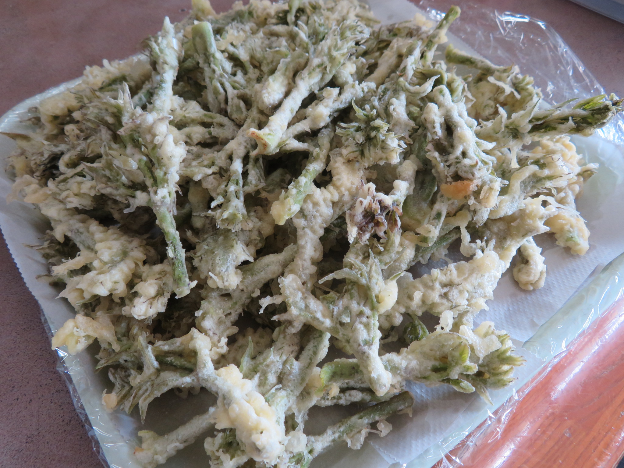 タラの芽の天ぷらを作りました。