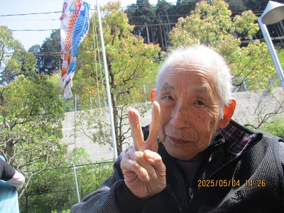 元気に泳ぐ鯉のぼり