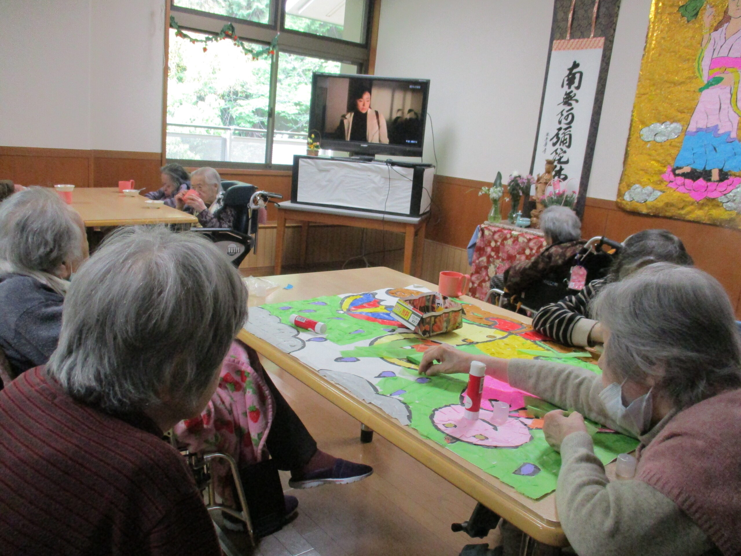 季節の貼り絵完成！