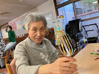 映画「彼岸花」を上映、一方でクルクルレインボーを製作