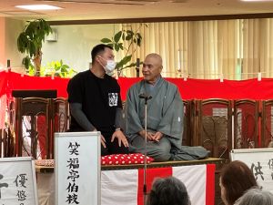 今日は落語です。