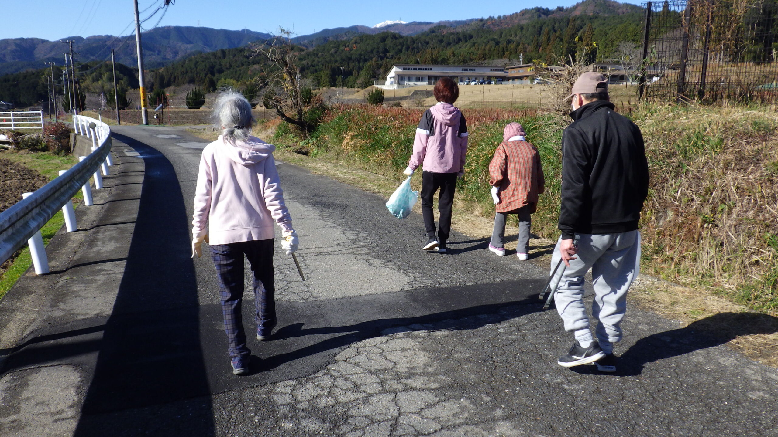 散歩がてら清掃活動してきました