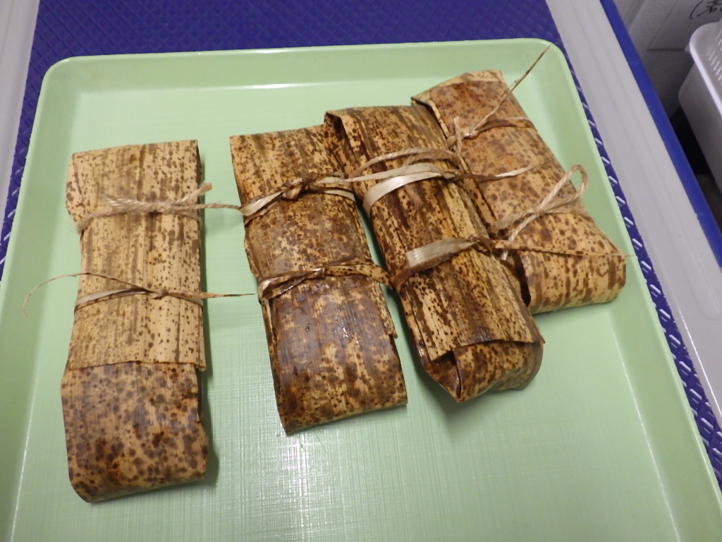 今日のおやつはなんだろな？