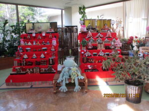 本館のおひなさま