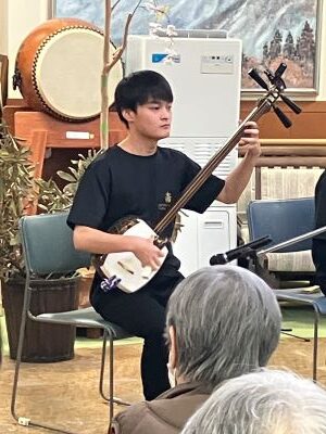 響き渡る三味線の音色