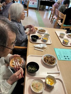 お昼ご飯はホイコーロー