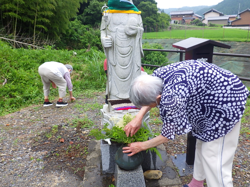 梅雨空の中