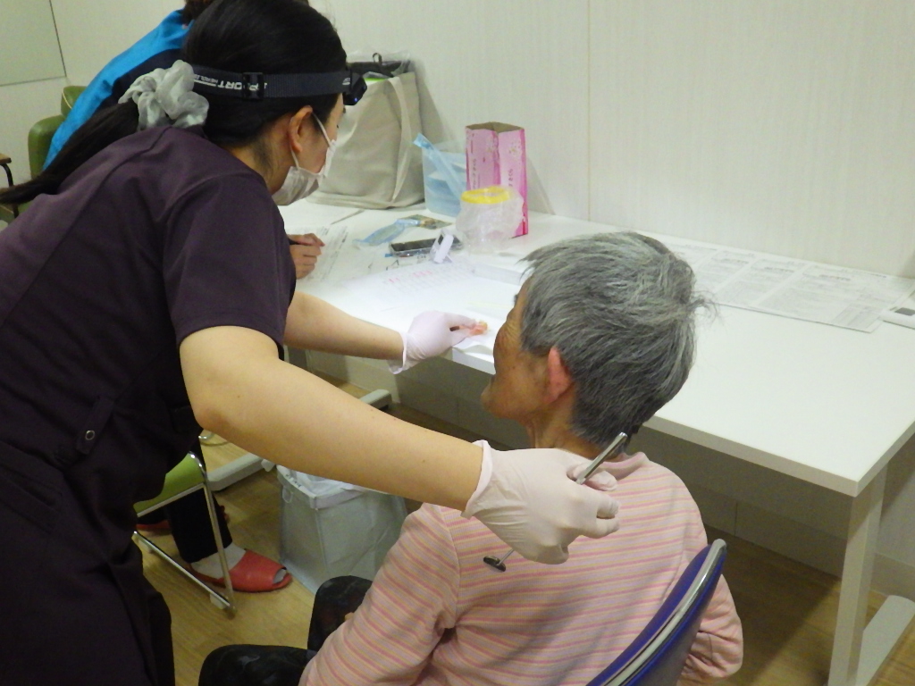 民謡の会とさわやか口腔健診