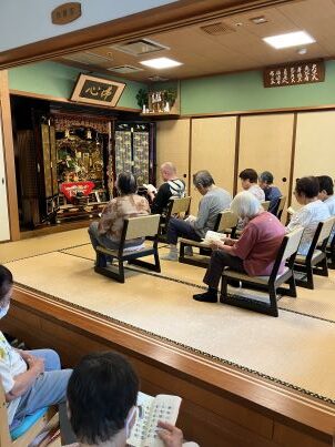 お盆に理事長にお参り頂きました