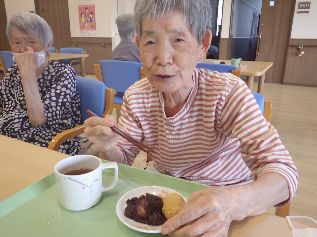 今日のおやつは、おはぎ